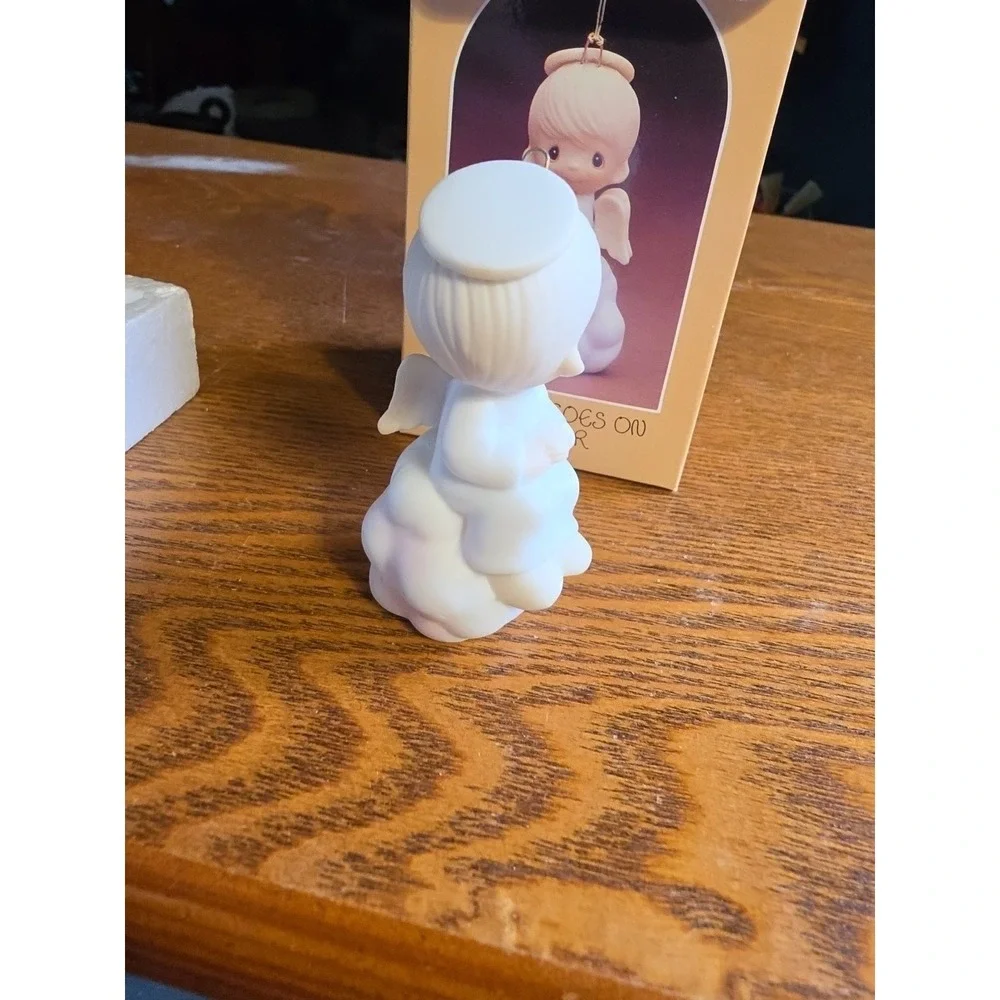 Precious Moments Ornament Angel 'But Love Goes‎ On Forever' Porcelain Christmas
